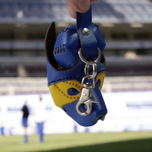 🐶 Llavero de Perrito de Cuero – Edición Boca Juniors